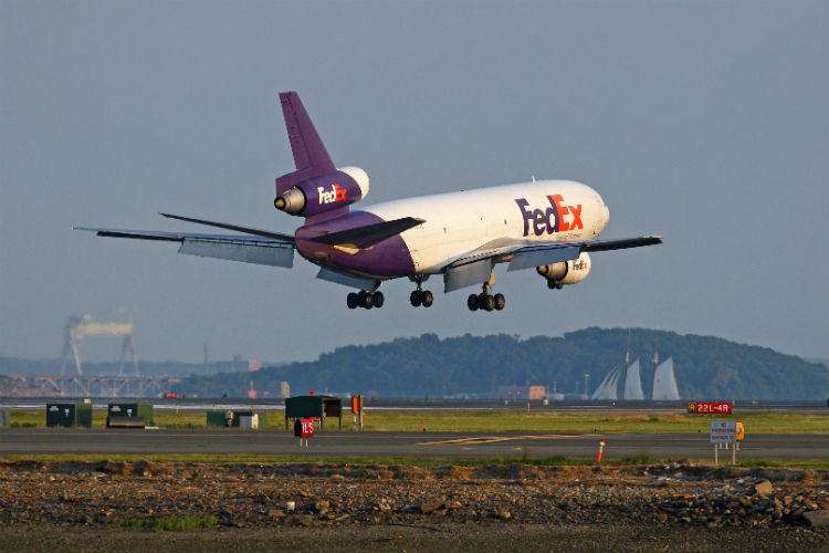 FedEx “jubila” 15 aviones de carga
